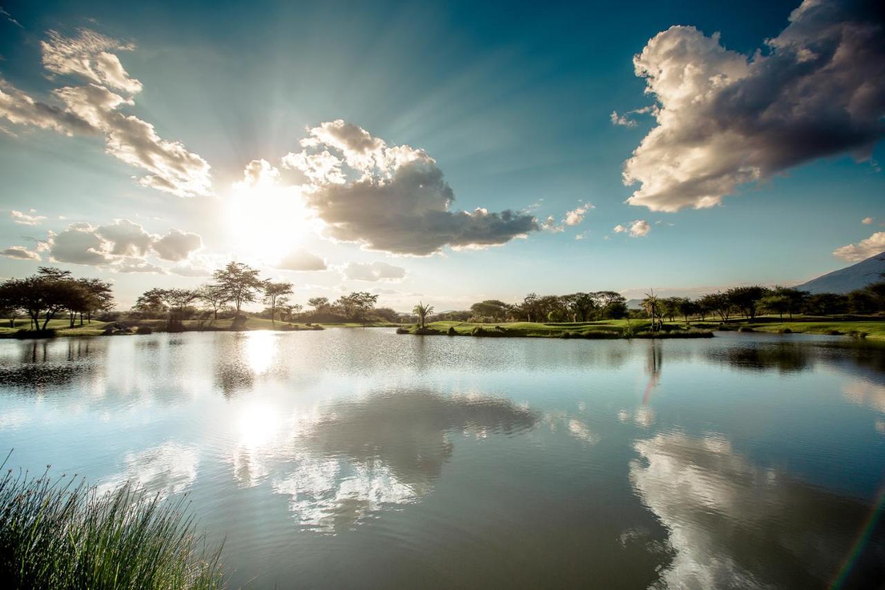Отель The Safari House Usa River Экстерьер фото